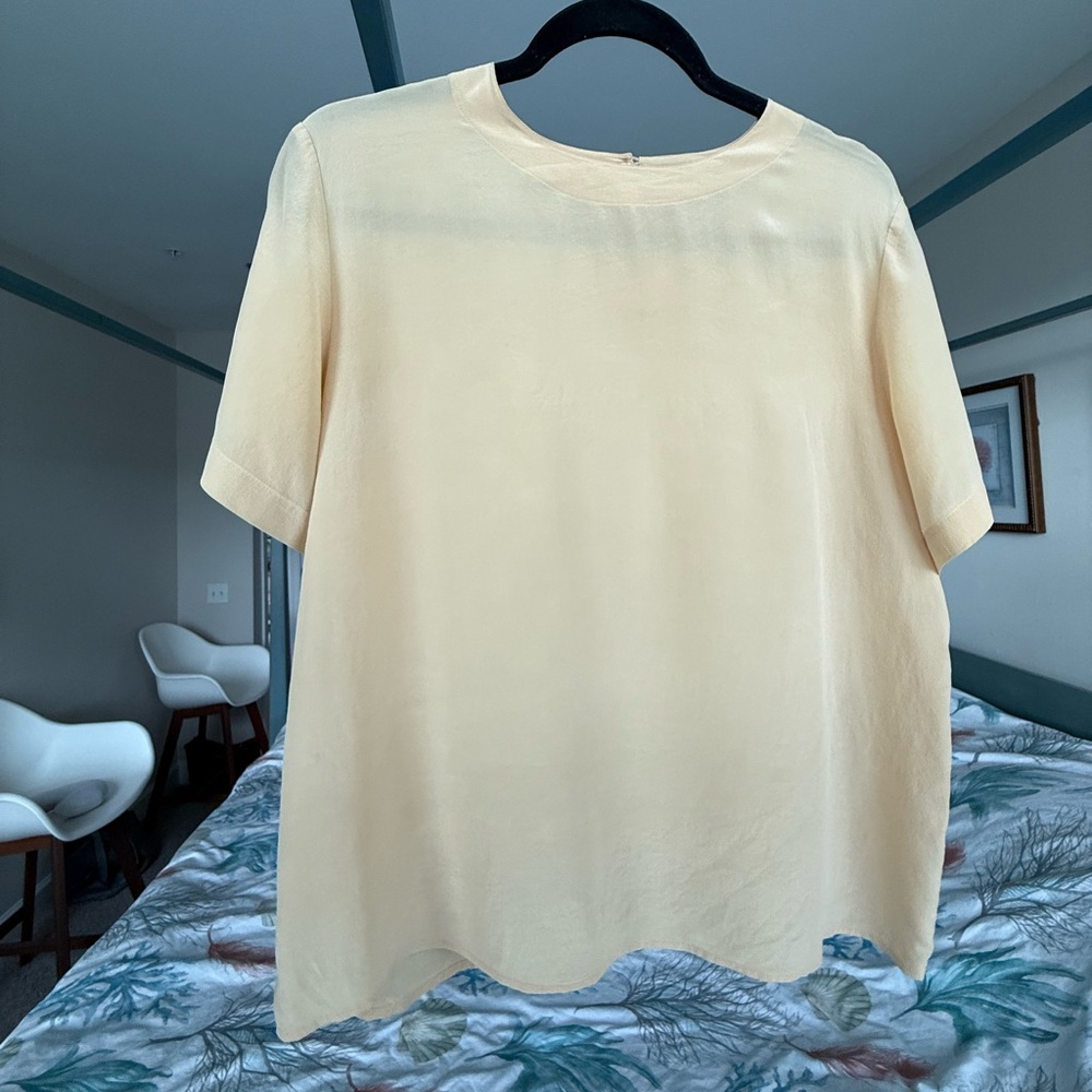 100% Silk Short Sleeve Blouse Size Medium